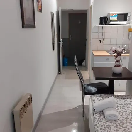 Aparthotel Paris Par Trains: & Shared With Private Amenities