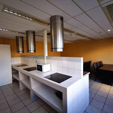 Paris Par Trains: & Shared With Private Amenities 3*
