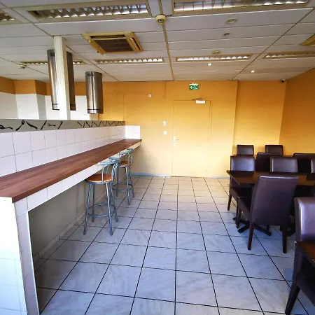 Aparthotel Paris Par Trains: & Shared With Private Amenities Persan