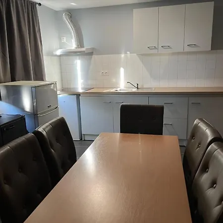 Paris Par Trains: & Shared With Private Amenities Aparthotel