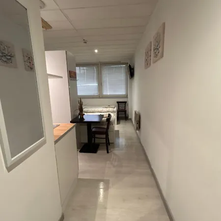Aparthotel Paris Par Trains: & Shared With Private Amenities