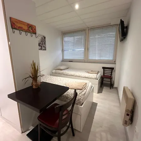 Paris Par Trains: & Shared With Private Amenities Aparthotel 3*