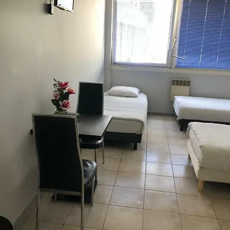 Paris En Train Area Avec Salles De Bain Et Kitchenettes Privees Ou Avec Salles De Bain Et Cuisines Communes Aparthotel